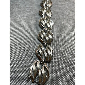 Vintage Coro Silver Tone Bracelet 7” Included Safety Chain